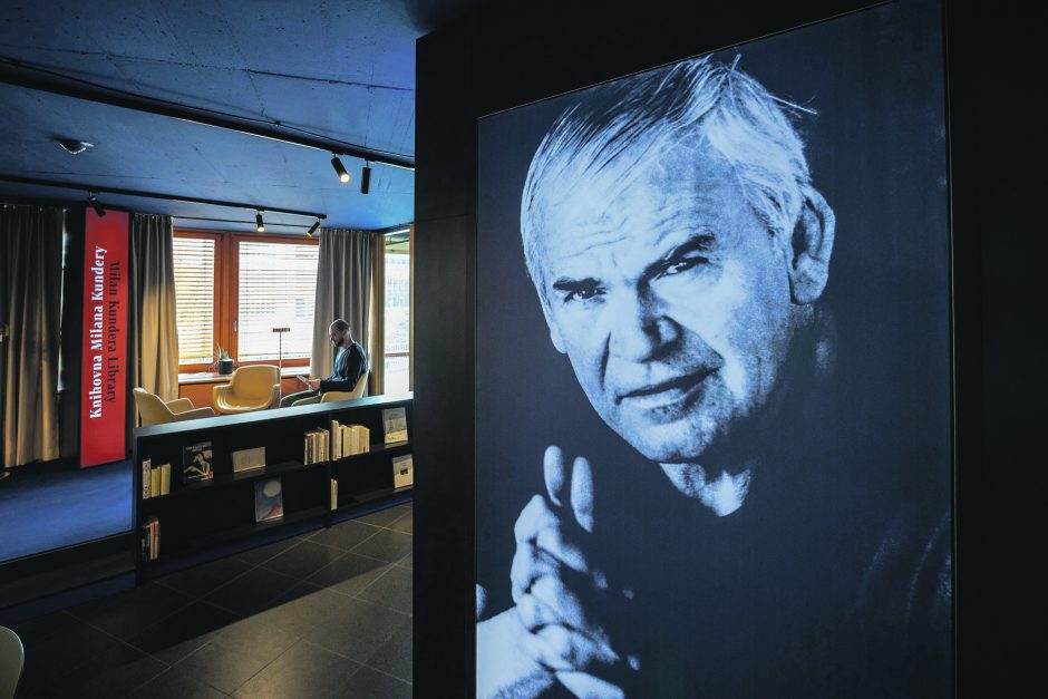 M. Kundera: mylimas užsienyje, bet įtariai vertintas namuose