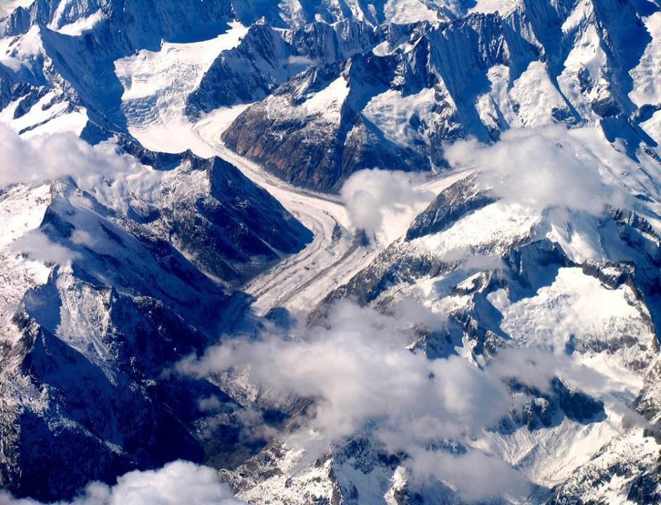 Austrijos Alpėse nuslinkus lavinai žuvo du žmonės, dar dviejų ieškoma