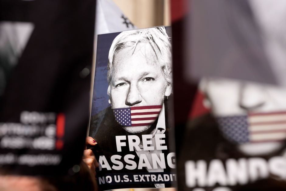 JK teismas: J. Assange'as gali apskųsti ekstradiciją į JAV