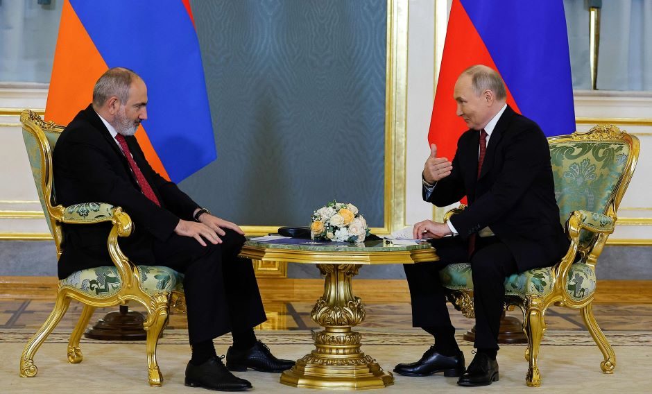 Kremlius: kilus įtampai V. Putinas pasikalbėjo su Armėnijos premjeru