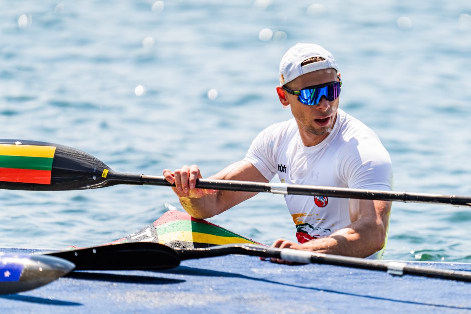 Keturvietės baidarininkai prasibrovė į olimpiados pusfinalį, dvivietės įgulai pritrūko 0,01 sek.