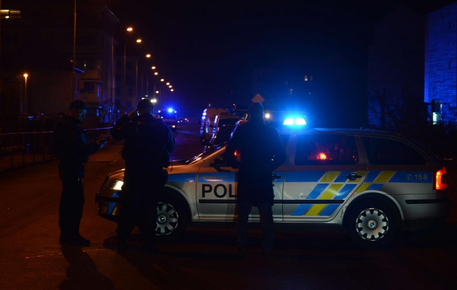 Prahos ligoninėje ėmęs šaudyti pacientas sužeidė du žmones