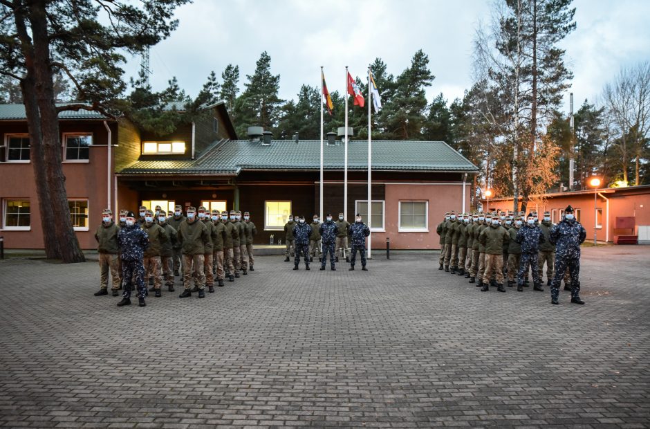 Karinės jūrų pajėgos pažymėjo Lietuvos kariuomenės dieną: iškilmingai pakėlė vėliavas