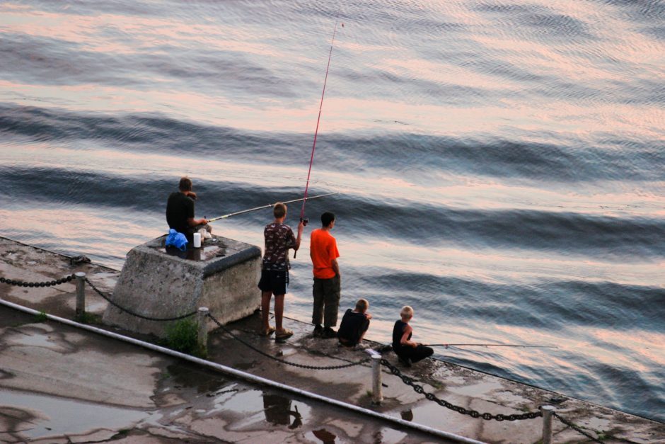 Seime siūlymai uždrausti verslinę žvejybą Kuršių mariose