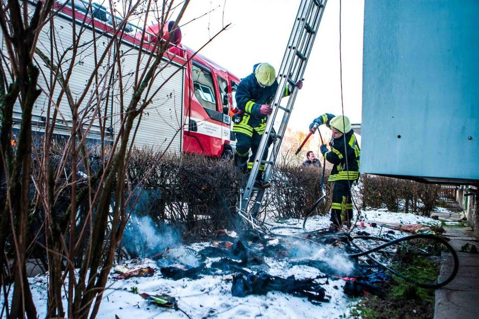 Alytuje dėl gaisro daugiabučiame name buvo evakuota 20 žmonių