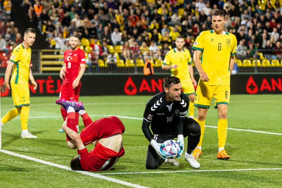 Treneris – futbolo sirgaliams: jeigu nuvylėme – atsiprašau