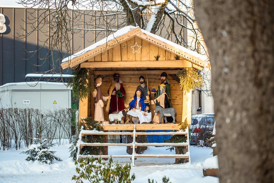 Jėzaus skulptūra sugrįžo į prakartėlę: įtariamiesiems gali grėsti net baudžiamoji atsakomybė