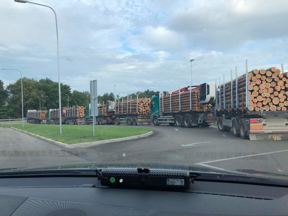 Policijos pareigūnų prevencinė akcija: buvo tikrintos sunkiasvorės transporto priemonės