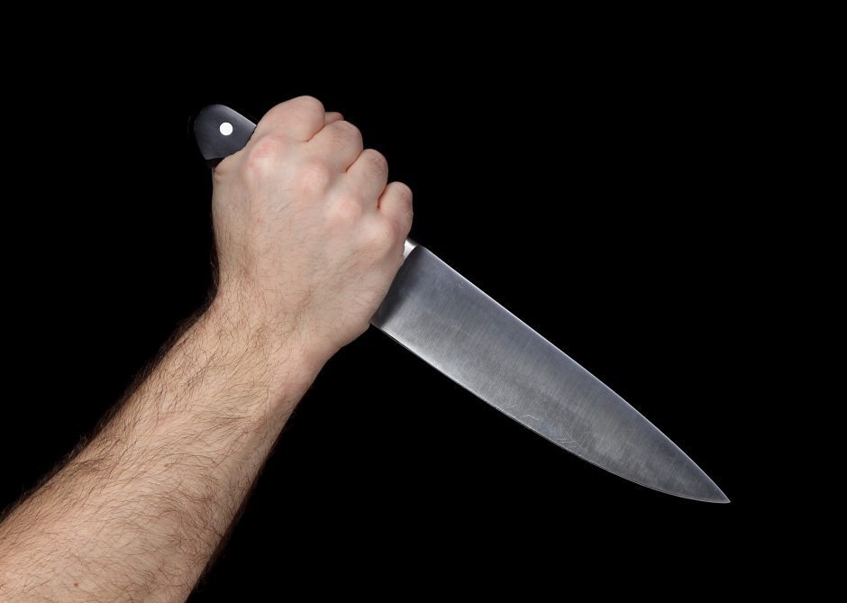 Šakių rajone per išgertuves peiliu sužalotas vyras