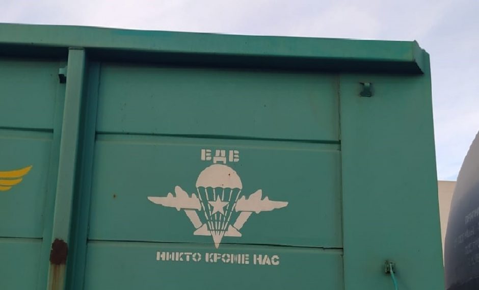 Išsiuntė atgal iš kur atvažiavo: į Lietuvą neįleisti vagonai su Rusijos karo simboliais