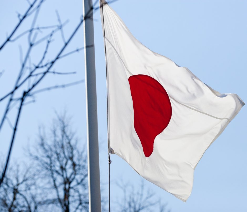 Tokijas atmeta J. Bideno kritiką, kad Japonija esą yra „ksenofobiška“ šalis