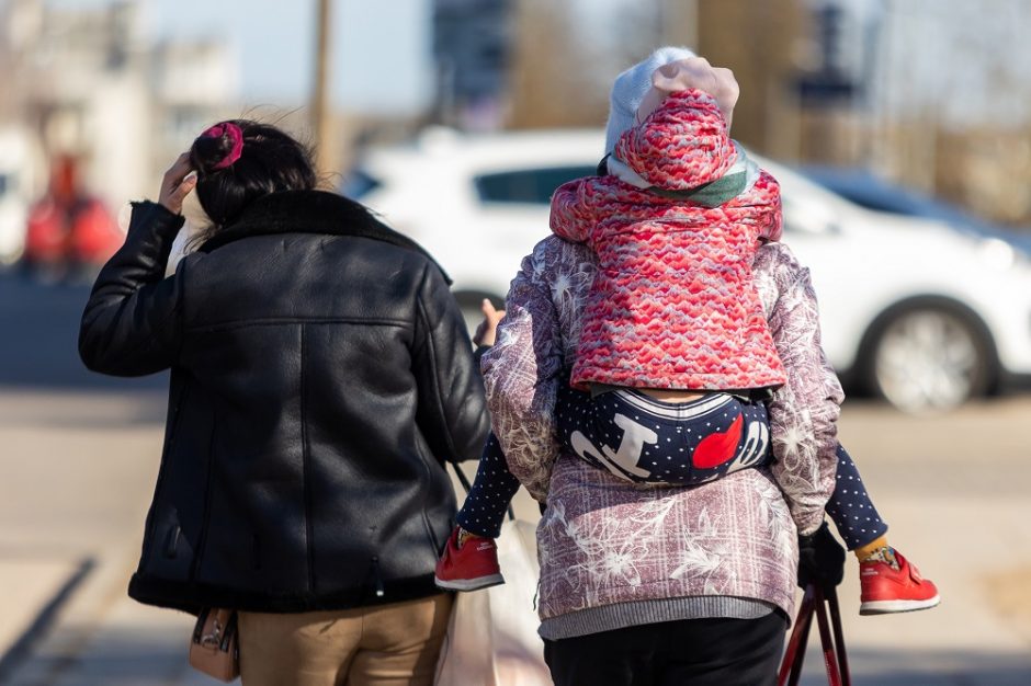 Daugiau kaip 1 tūkst. vaikų laukia mylinčios šeimos