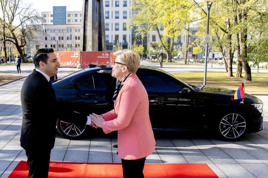 I. Šimonytė su Armėnijos parlamento vadovu aptarė glaudesnius santykius su ES