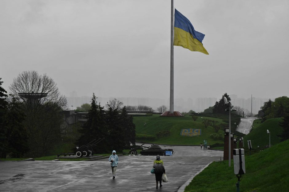 Ukraina skelbia smogusi kariniam aerodromui Rusijos okupuotame Kryme