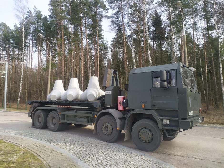Prie Lenkijos sienos statomi gynybiniai įtvirtinimai: Lietuvai tokių nereikia?