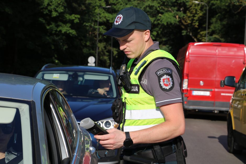 5 prom. įpūtęs BMW vairuotojas teisinosi: išgėriau tik alaus