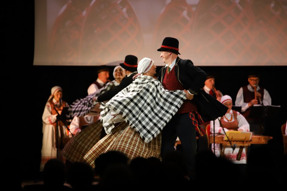 Tautinių šokių ansambliui „Rasa“ įteikta „Aukso paukštė“