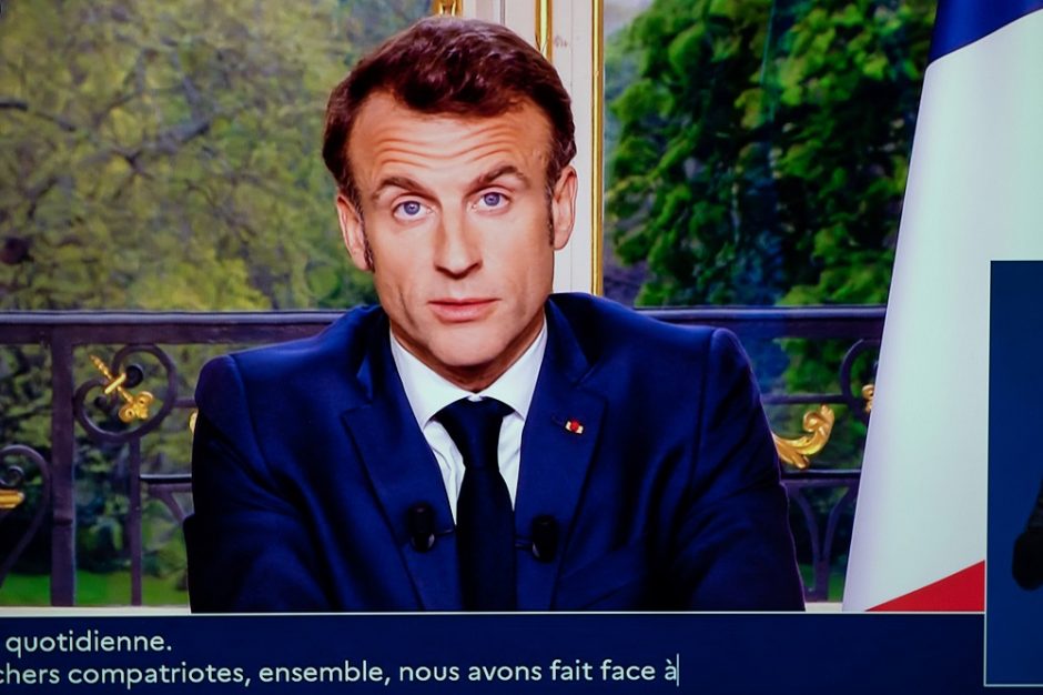 E. Macronas gina pensijų reformą, tačiau sako suprantąs prancūzų pyktį