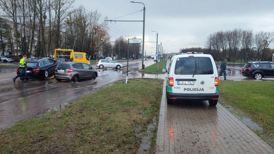 Pavasarinė liūtis skalavo Kauną: kai kurios gatvės buvo sunkiai pravažiuojamos (vaizdo įrašai)