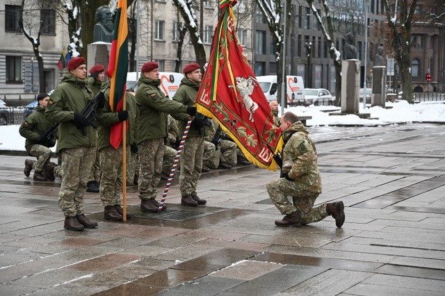 Policijos komisariato viršininkui tinka ne tik pareigūno, bet ir kario uniforma