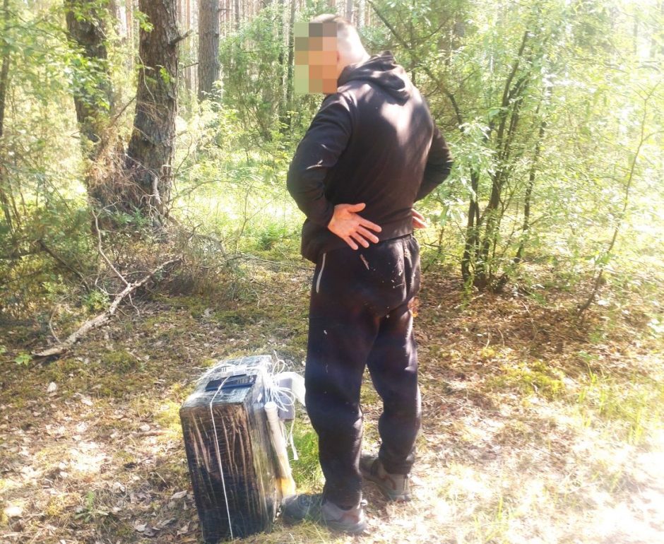 Kontrabanda – net meteorologinių balionų pagalba: konfiskuoti šimtai pakelių cigarečių