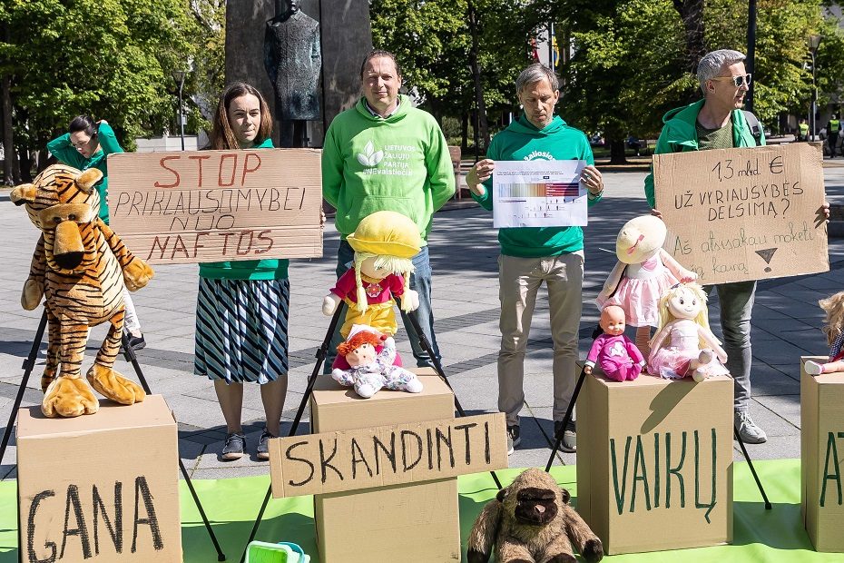 Sostinės centre – žaliųjų protesto akcija: ragina Vyriausybę priimti ryžtingus sprendimus