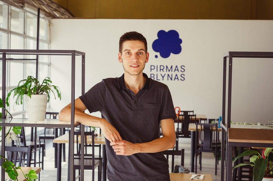 Žiniasklaida: VDI tiria galimą nelegalų darbą ir neįgaliųjų išnaudojimą restorane „Pirmas blynas“ 