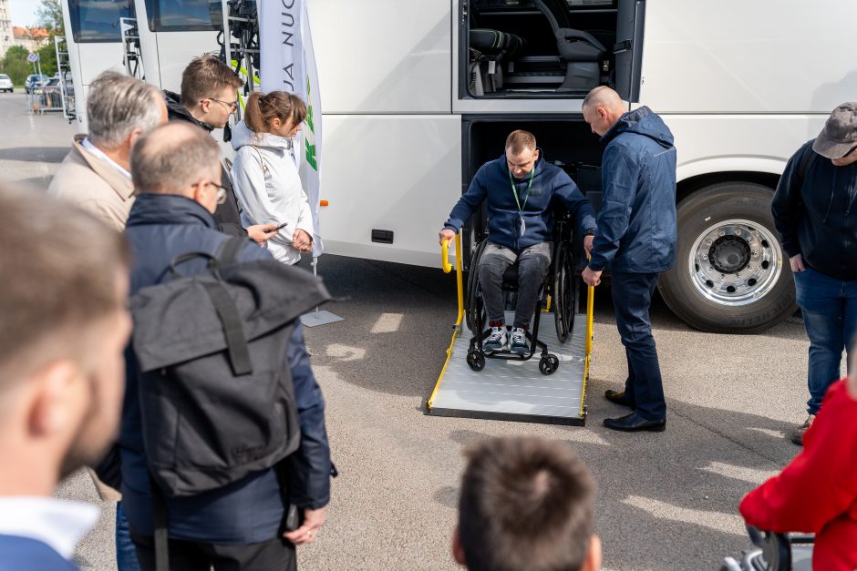 Autobuse – ir liftas, ir garsinė sistema