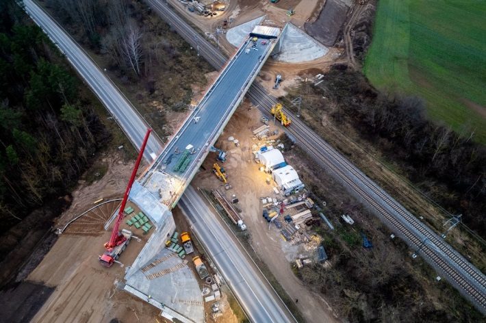 Į Lietuvą iš Ispanijos atgabenti bėgiai „Rail Baltica“ vėžei