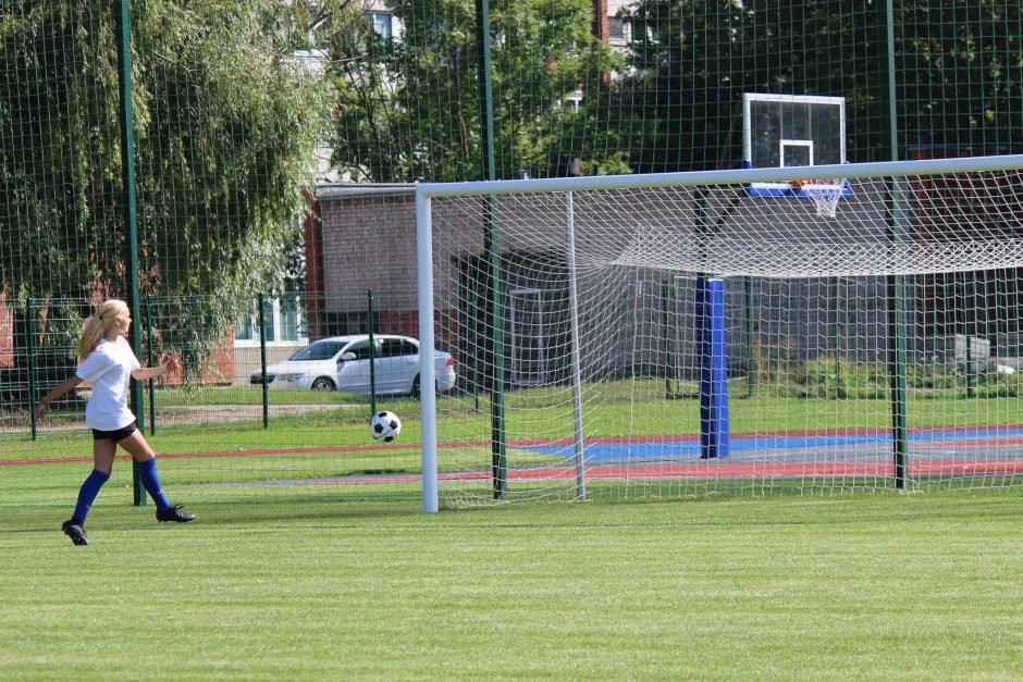 Prie Klaipėdos E. Galvanausko profesinio mokymo centro atidarytas stadionas