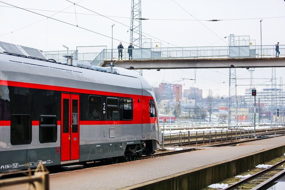 Keliaujantiems traukiniu pasiūlė naujovę, kuri padeda sutaupyti  