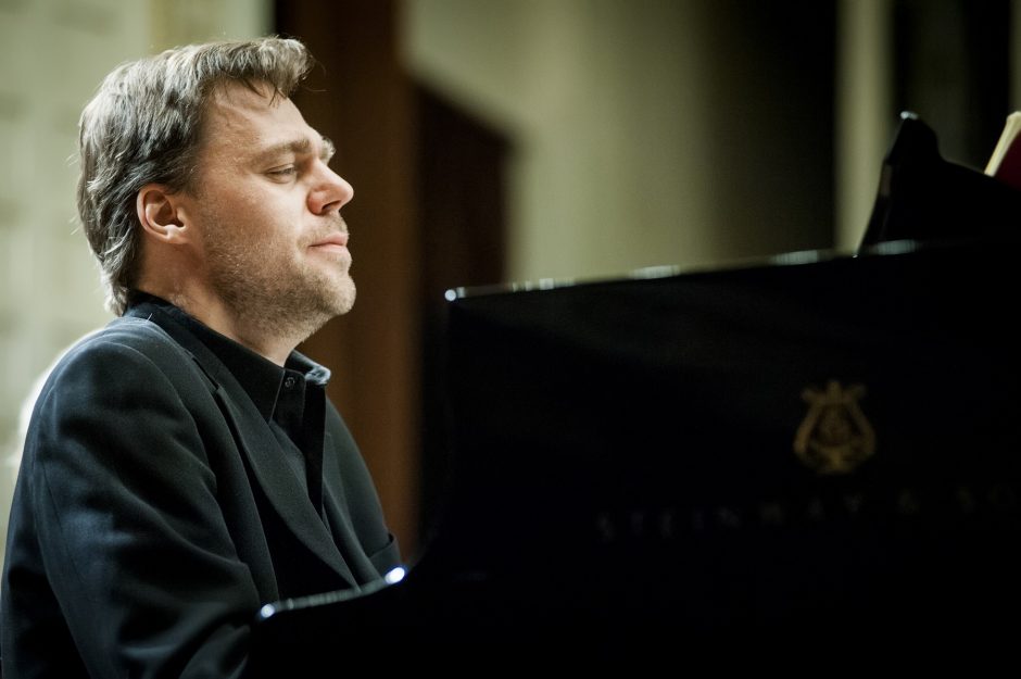 Pianistas A. Žlabys su simfoniniu orkestru koncertuos Vilniuje