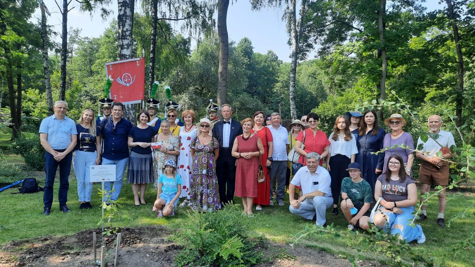 Kauno Botanikos sode pasodintas ąžuolas kompozitoriui K. Pendereckiui