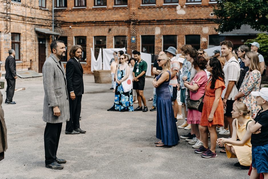 Spektaklis „Fugit“ – tikroviška karo repeticija