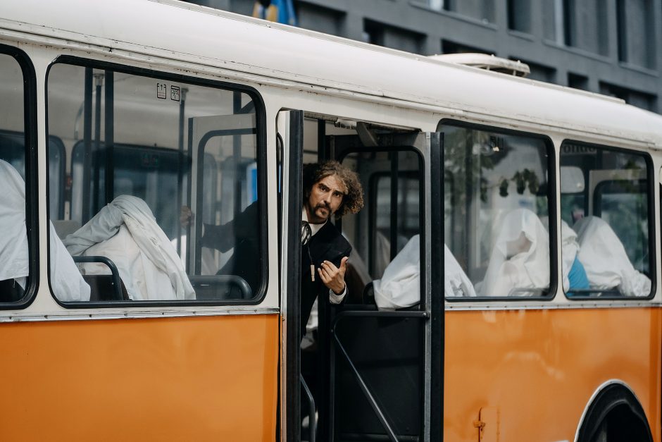Spektaklis „Fugit“ – tikroviška karo repeticija