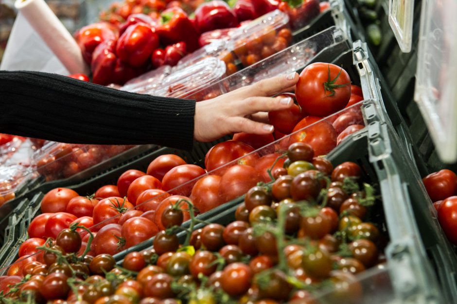 Maisto kainų pasiutpolkė tik įsibėgėjo: gyventojai kai kurių produktų jau nebeįperka