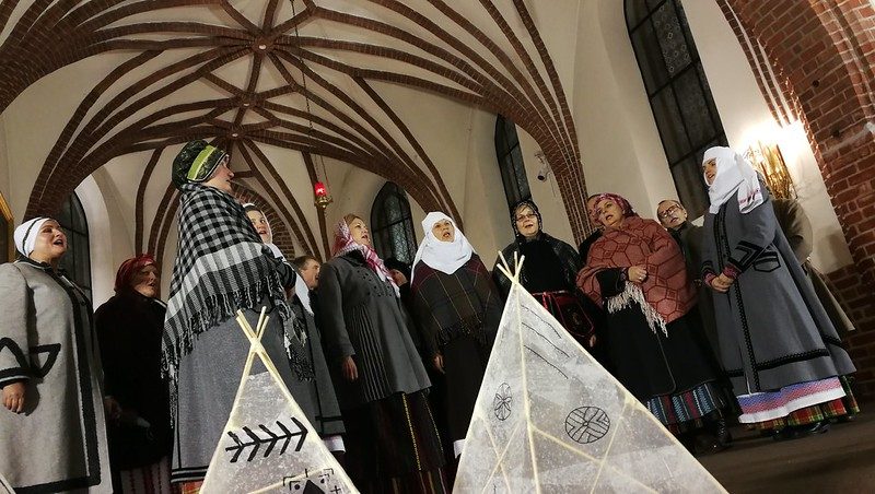 Tradiciniame advento koncerte „Už girių girių“ susipynė baltiškieji ir krikščioniškieji papročiai