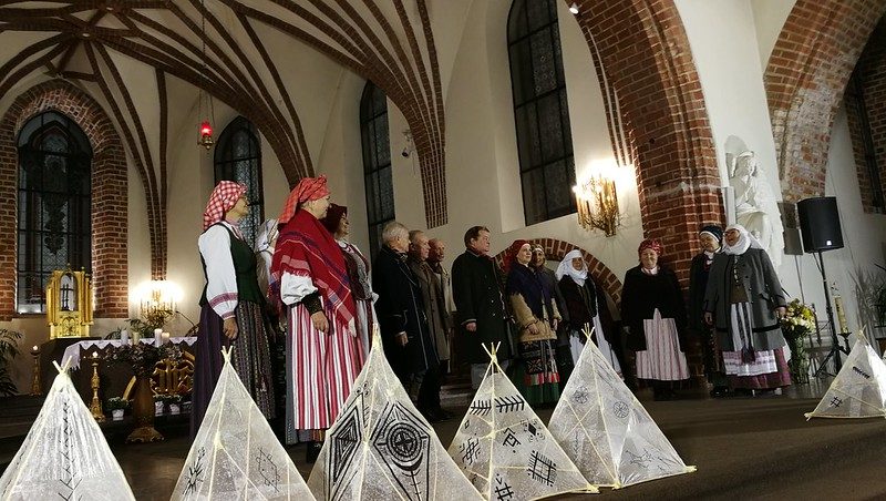 Tradiciniame advento koncerte „Už girių girių“ susipynė baltiškieji ir krikščioniškieji papročiai