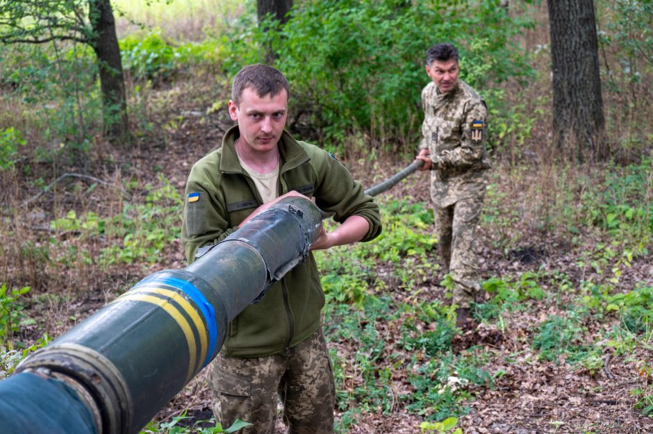 Estijos URM vadovas ragina spartinti ginklų tiekimą Ukrainai