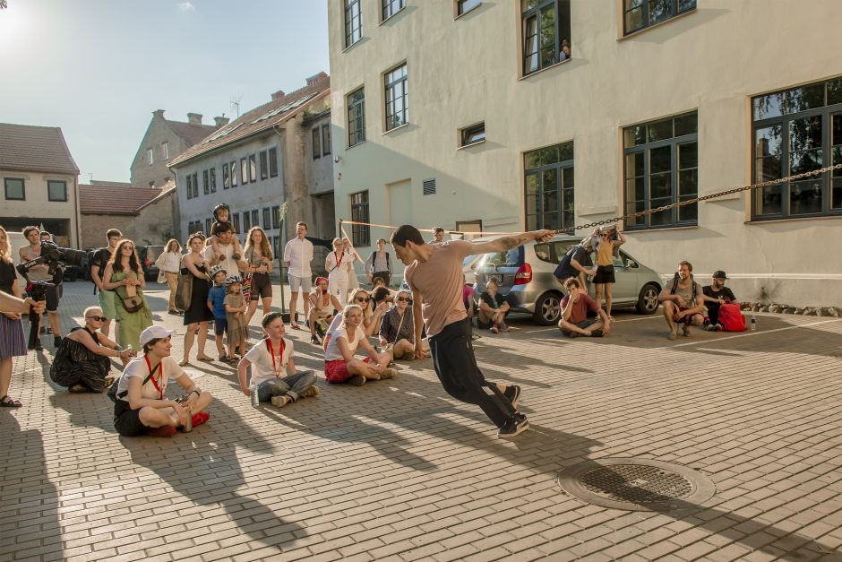 Gatvės teatro festivalis „Spot“: nuo ekspresyvių pasirodymų gatvėse iki eksperimentų