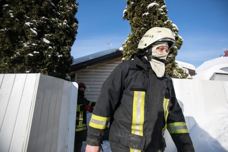 Ugniagesiai, policija stebi COVID-19 plitimą viduje, bet pavojaus neįžvelgia