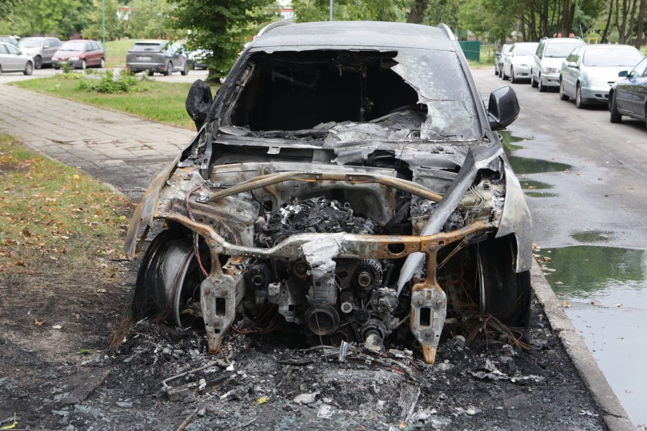 Aiškėja daugiau detalių apie supleškintus automobilius: keršijo, nes pastatė ne ten?