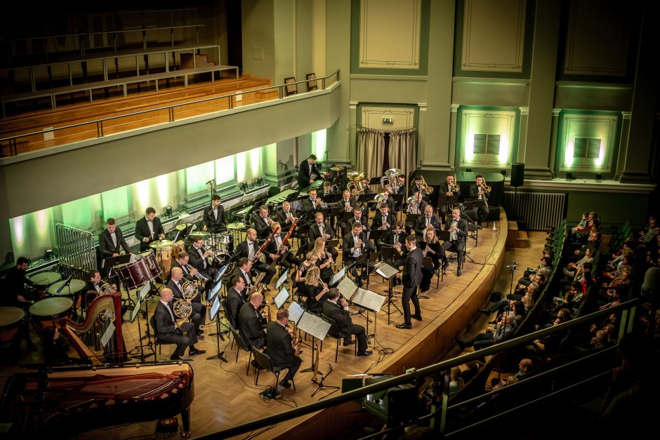 Jubiliejiniame „Ąąąąąąžuolissimo!“ koncerte – premjera, pučiamųjų muzika ir skrajojantys angelai