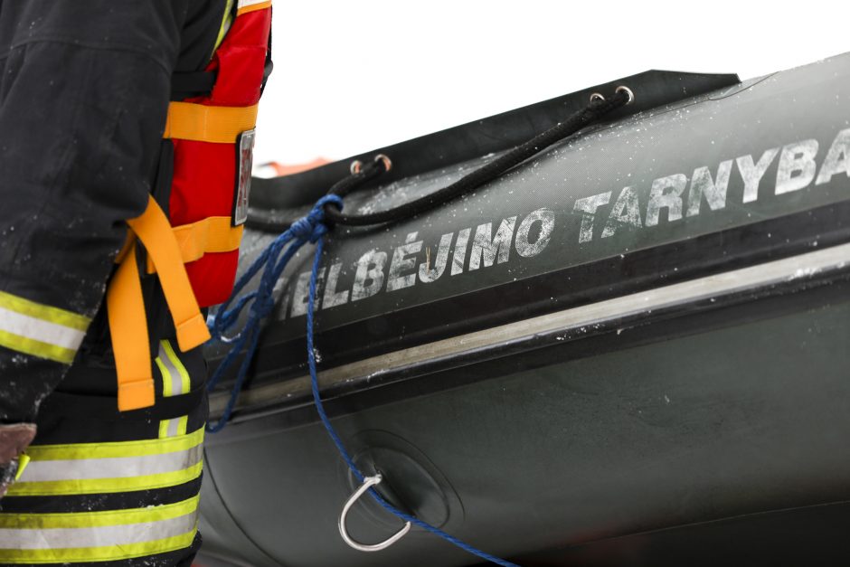 Nelaimingas ilgasis savaitgalis: gaisre žuvo žmogus, ežere nuskendo du žvejai
