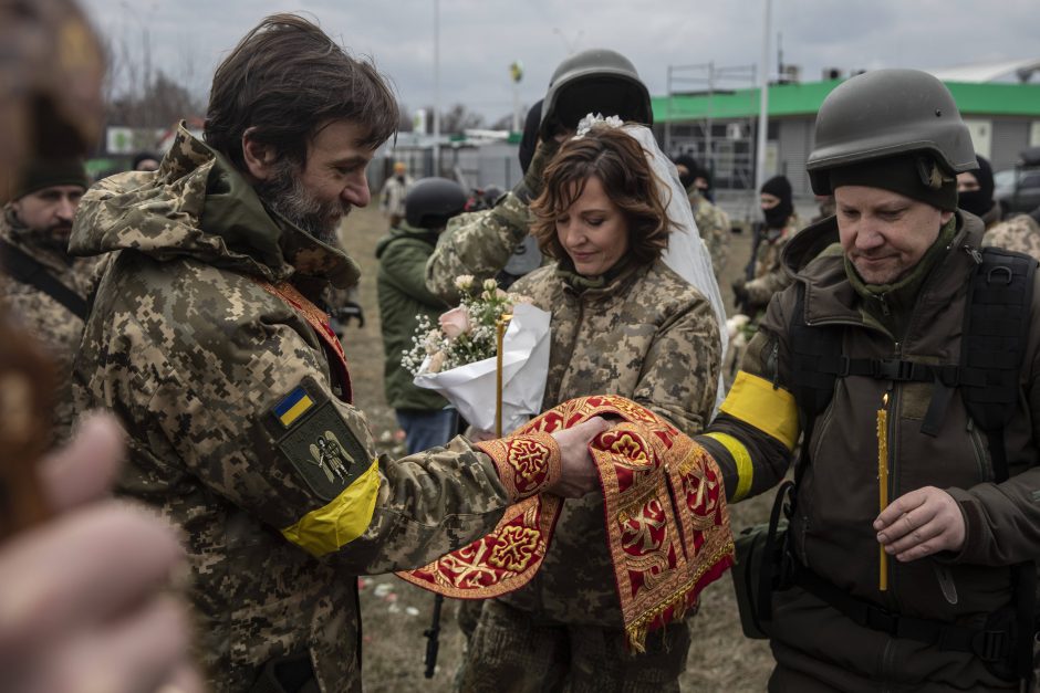 Ukrainiečių pora susituokė, vos prasidėjus karui: kas žino, kas bus rytoj?