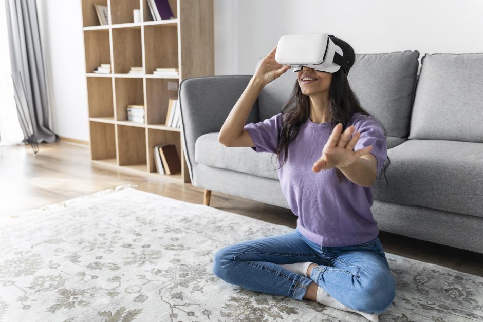 „Facebook“ kuria virtualios realybės pasaulį: samdys 10 tūkst. darbuotojų