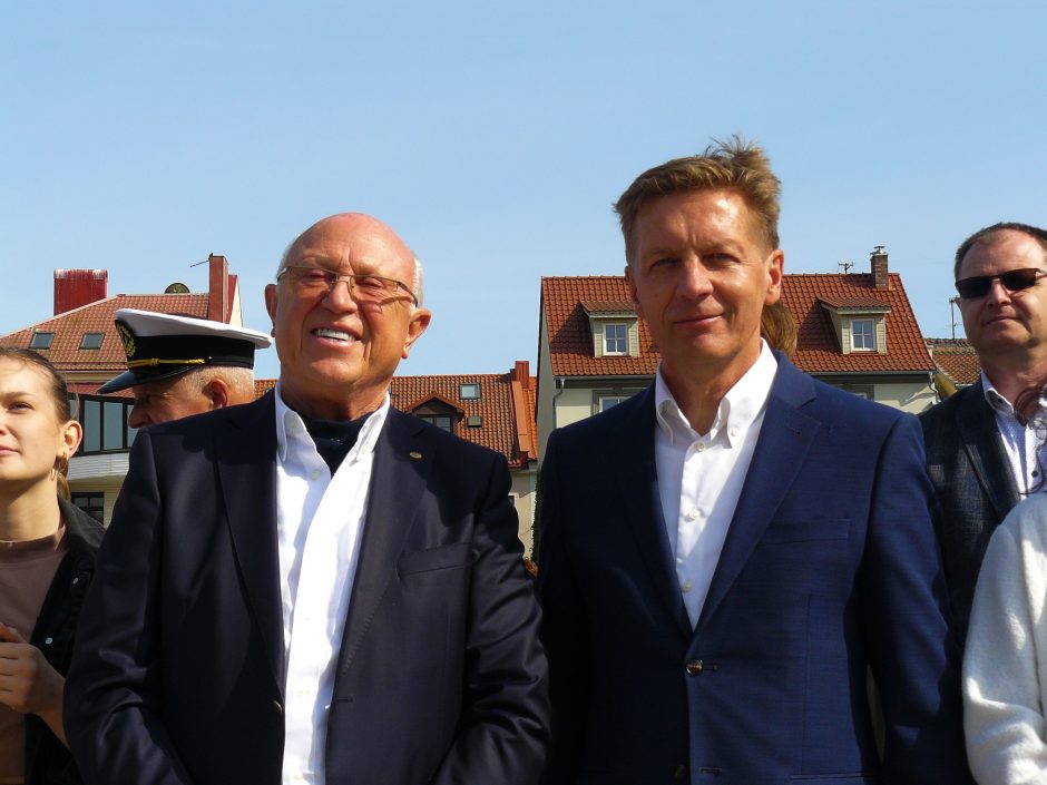 Skelbdamas vasaros pradžią, „Meridianas“ pakėlė bures