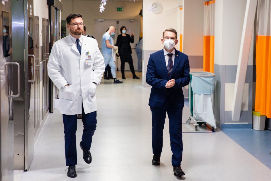 Ministras: telemedicinos centras leis tartis dėl ligonių būklės, teikti skubią pagalbą 