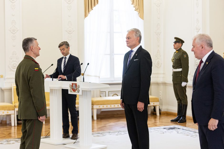 Prezidentas G. Nausėda suteikė generolo laipsnį Kariuomenės vadui V. Rupšiui. 