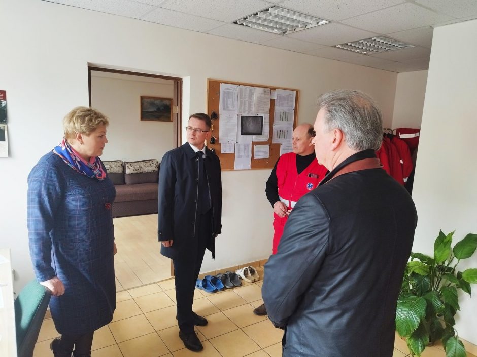 Plungės gydymo įstaigose apsilankęs A. Dulkys pristatė planuojamas priemones, kurios mažins eiles ir krūvį gydytojams